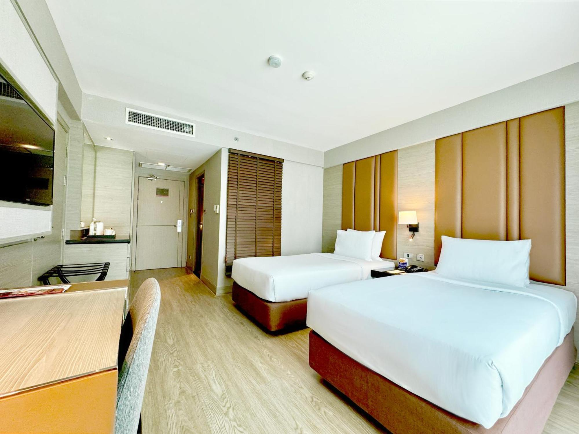Hotel Ramada By Wyndham Bangkok Sukhumvit 11 Zewnętrze zdjęcie