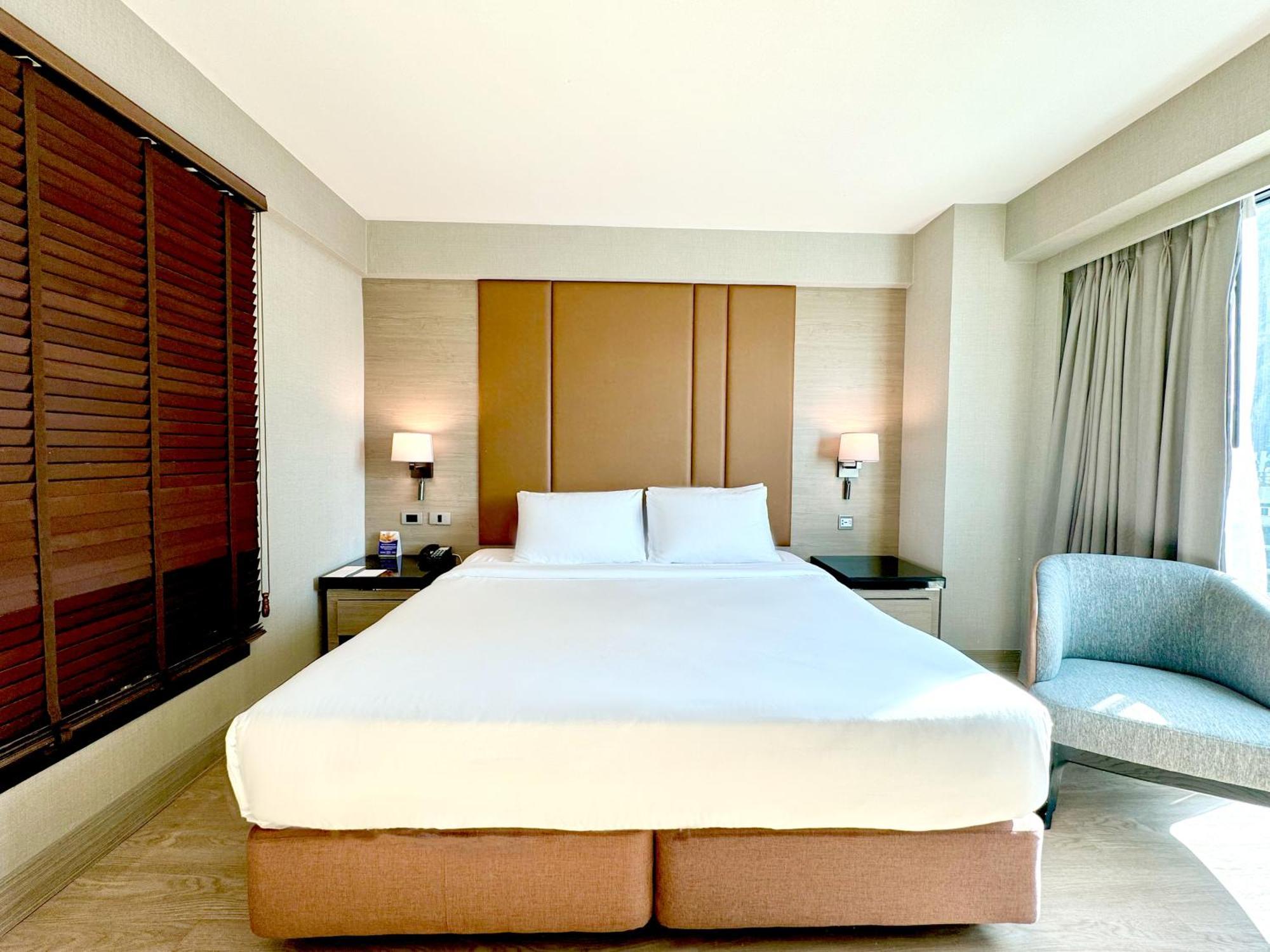 Hotel Ramada By Wyndham Bangkok Sukhumvit 11 Zewnętrze zdjęcie