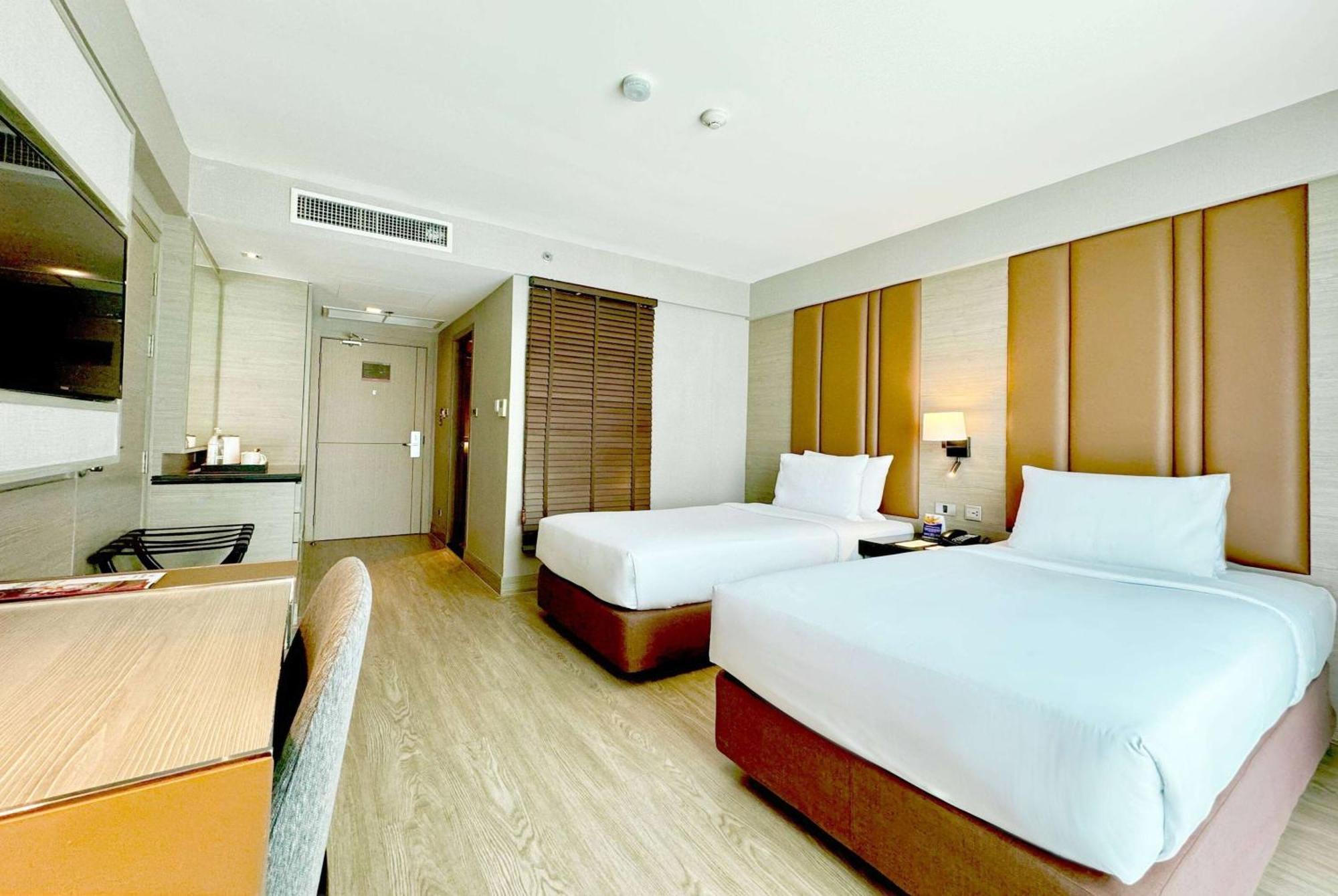 Hotel Ramada By Wyndham Bangkok Sukhumvit 11 Zewnętrze zdjęcie