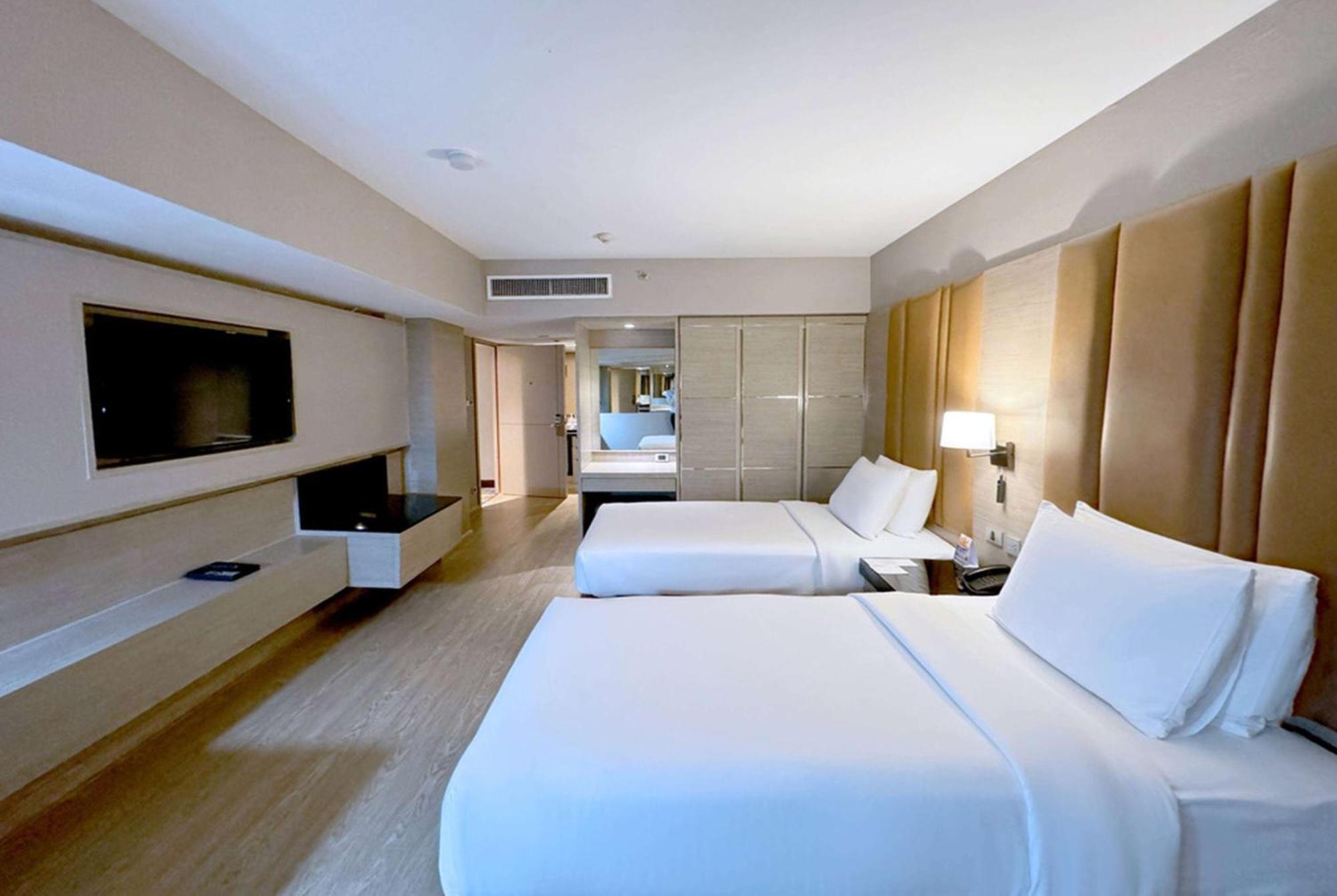 Hotel Ramada By Wyndham Bangkok Sukhumvit 11 Zewnętrze zdjęcie