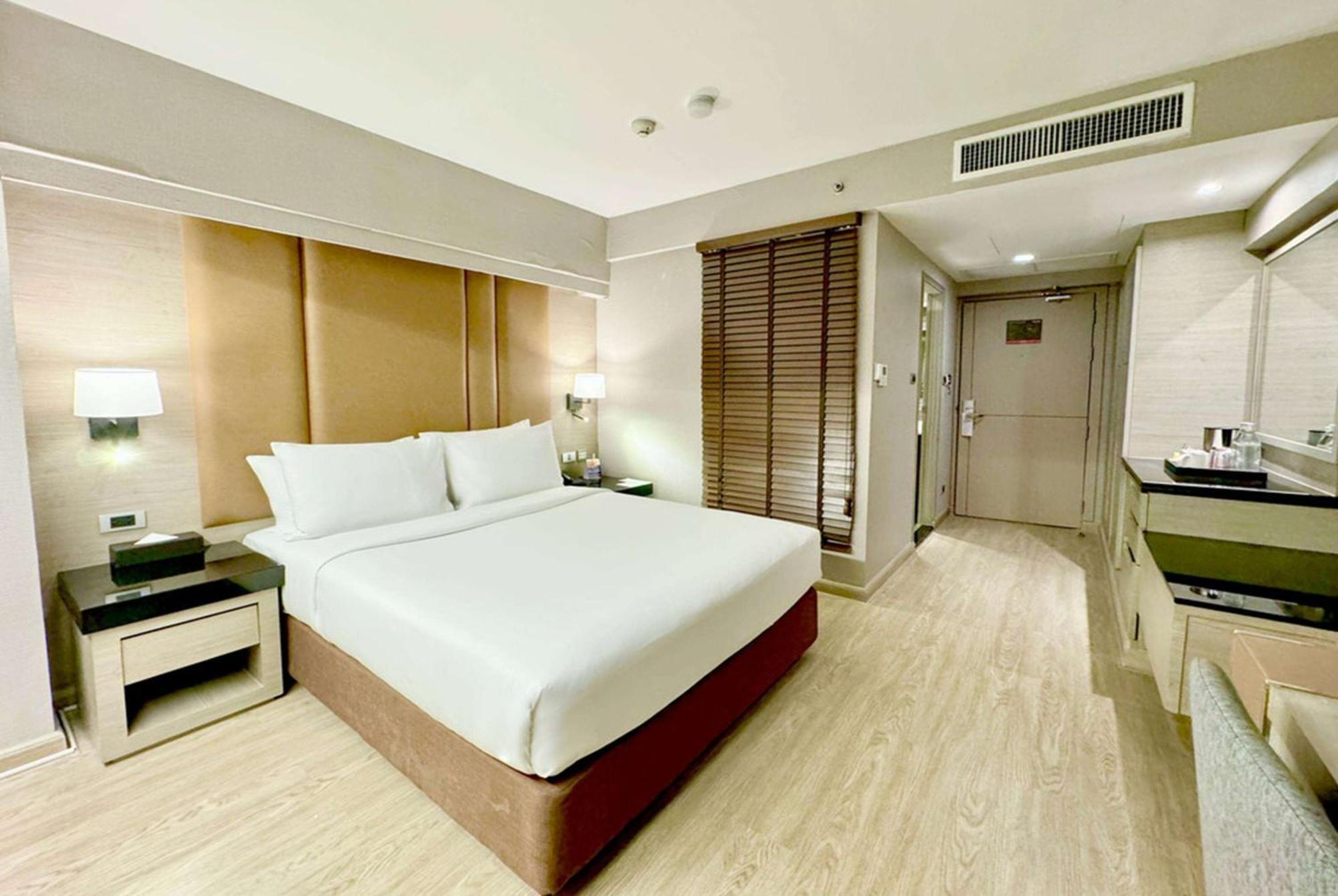Hotel Ramada By Wyndham Bangkok Sukhumvit 11 Zewnętrze zdjęcie