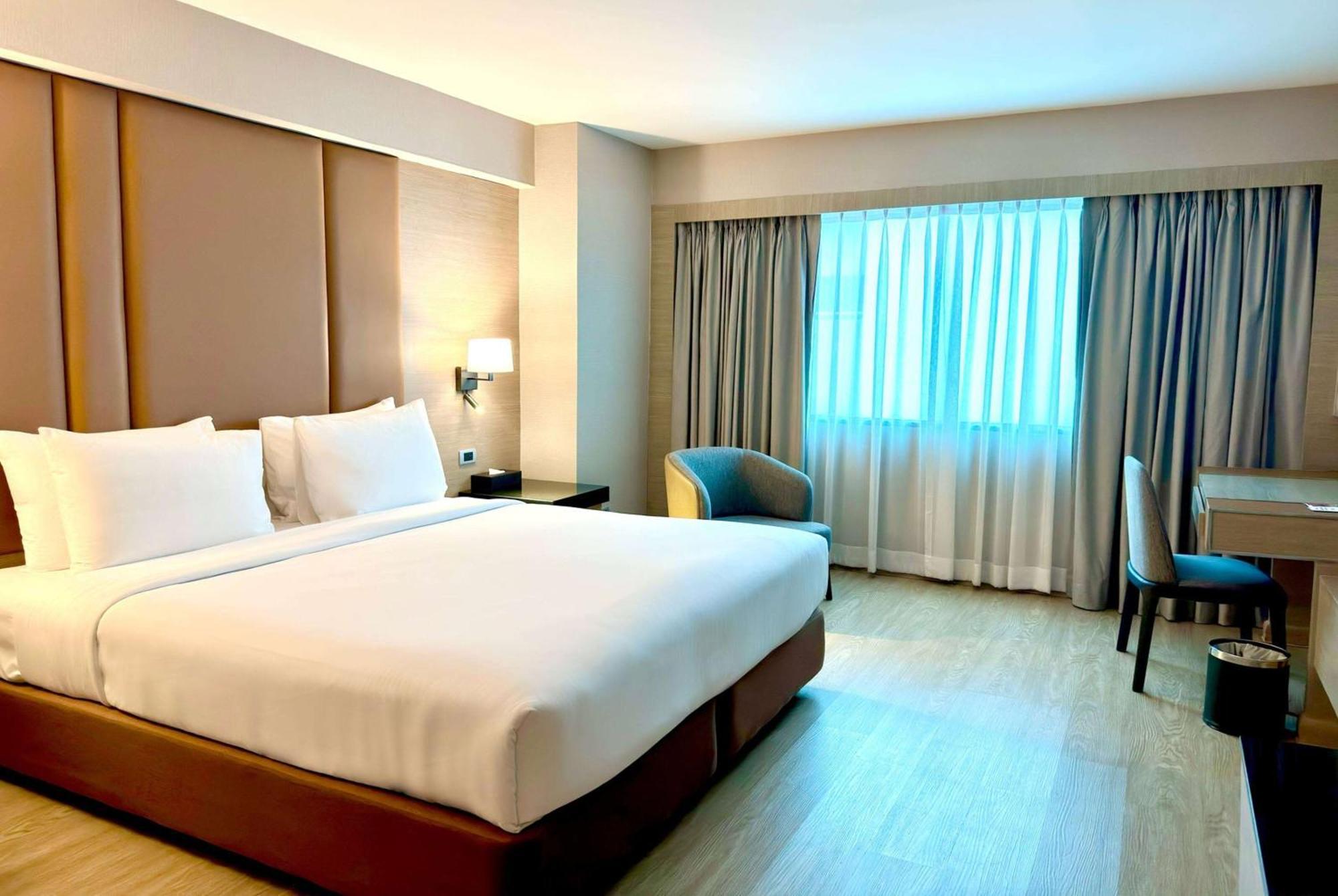 Hotel Ramada By Wyndham Bangkok Sukhumvit 11 Zewnętrze zdjęcie