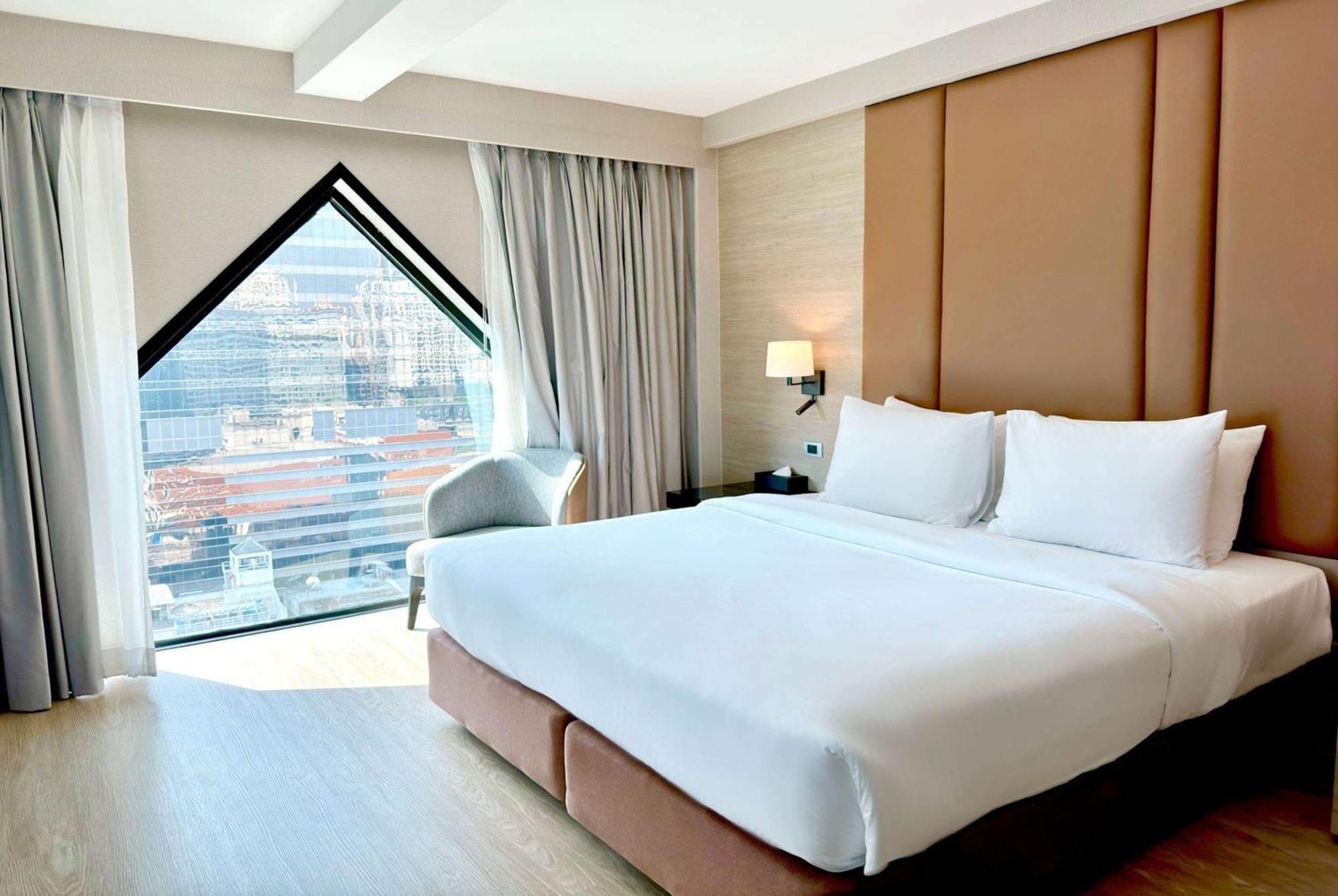 Hotel Ramada By Wyndham Bangkok Sukhumvit 11 Zewnętrze zdjęcie